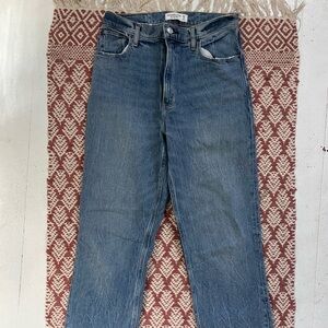 Abercrombie - 90’s Straight Ultra High Rise - Size 8 / 29 Tall